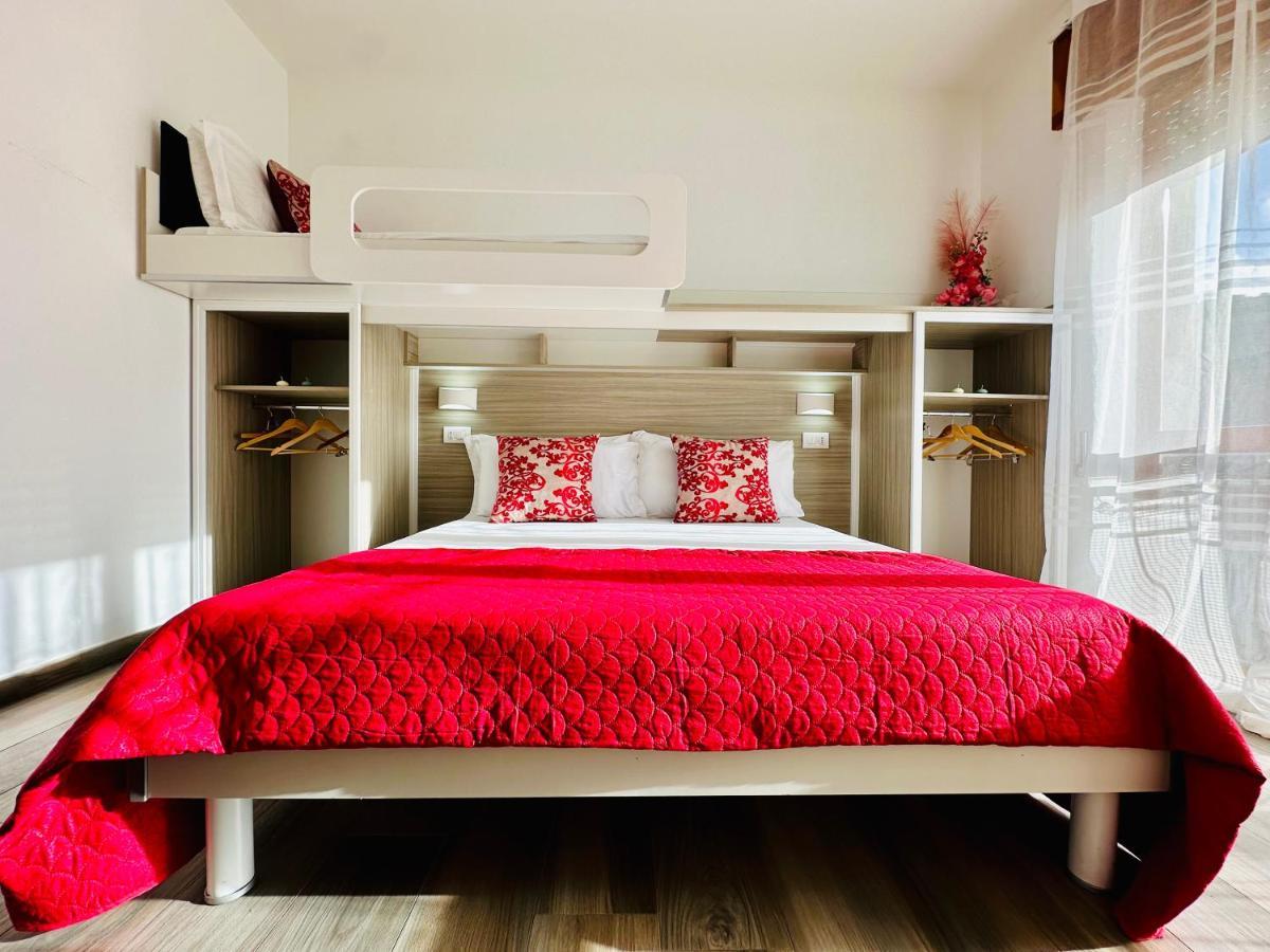 B&B The Sea - Family Rooms - Free Parking Тропеа Екстериор снимка